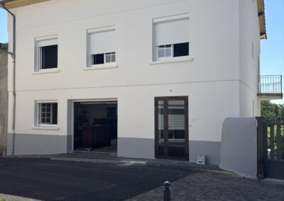 Travaux extérieurs sur façade de bâtiment