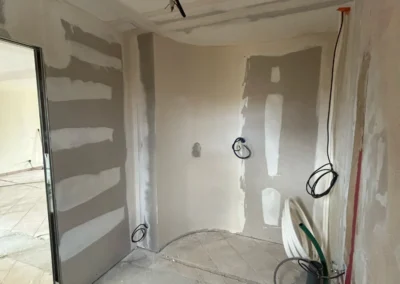 Application de peinture extérieure sur façade