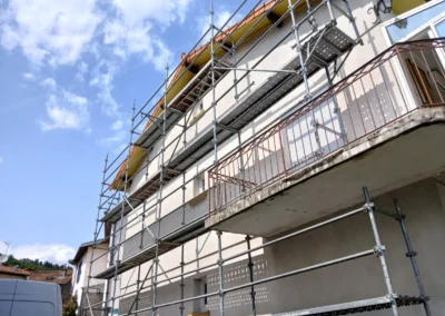 Façade en cours de rénovation