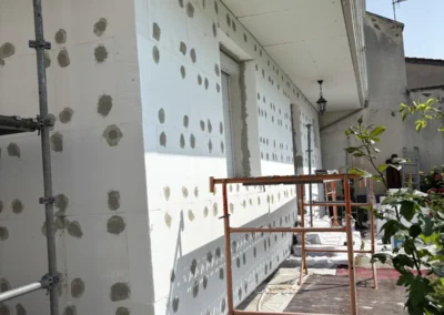 Mur en cours de finition intérieure