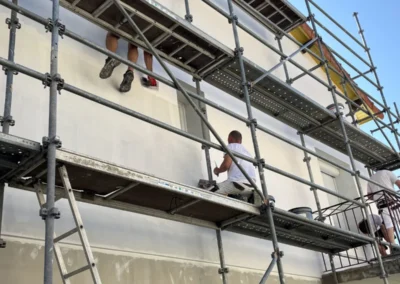 Intervention de peinture extérieure sur une façade
